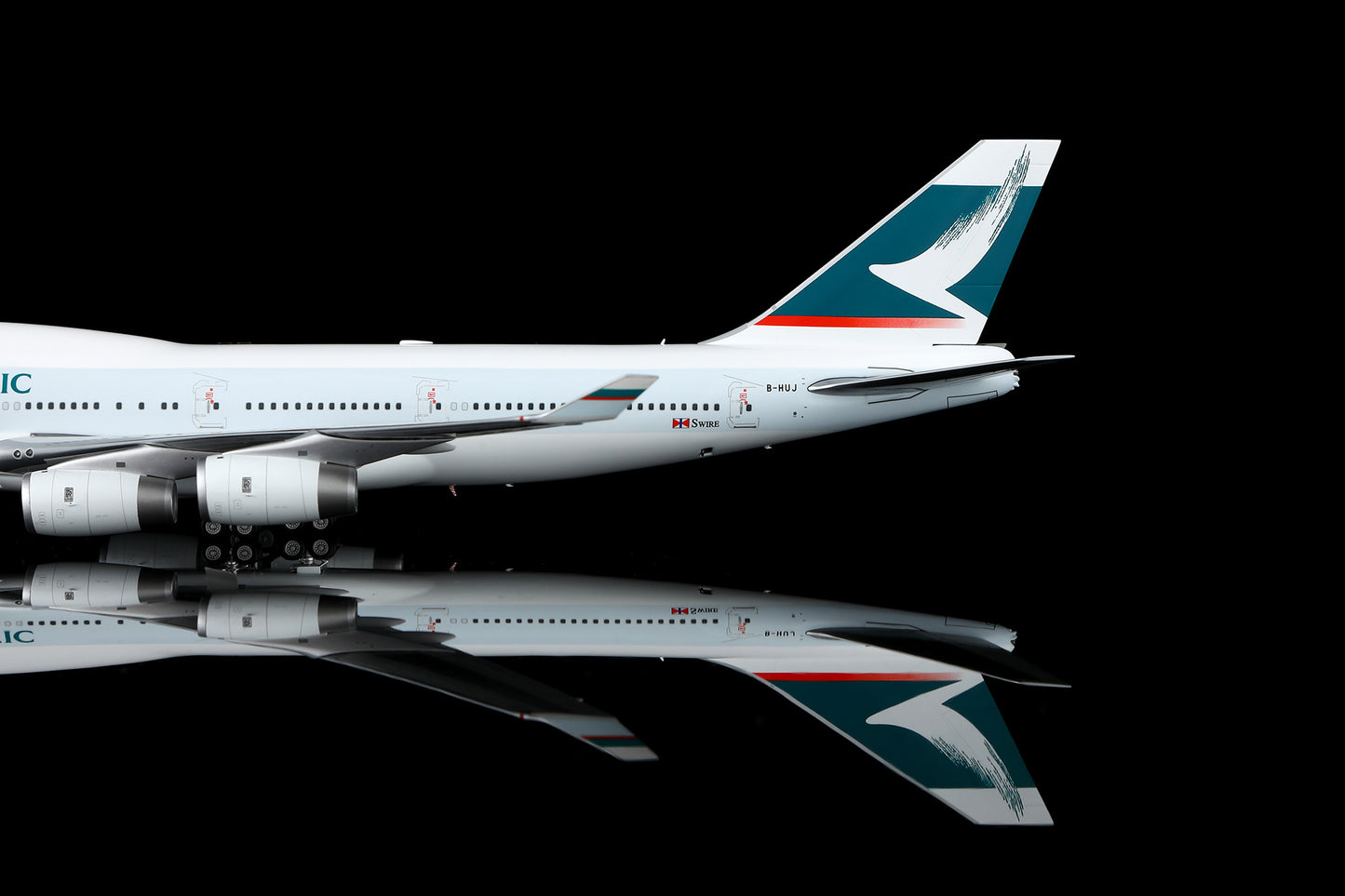 Cathay Pacific Airways Boeing 747-400 Highly Detailed 1/200 Diecast Aircraft Model