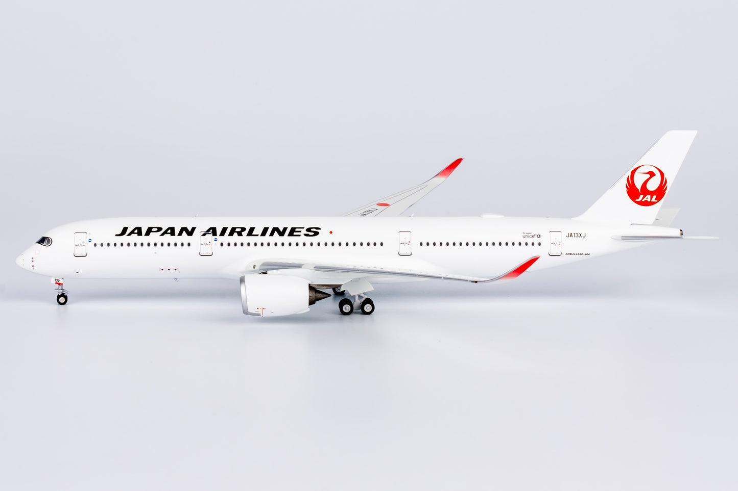 Japan Airlines "JA516" Airbus A350-900XWB Highly Detailed Diecast Aircraft Model in 1/400 Scale