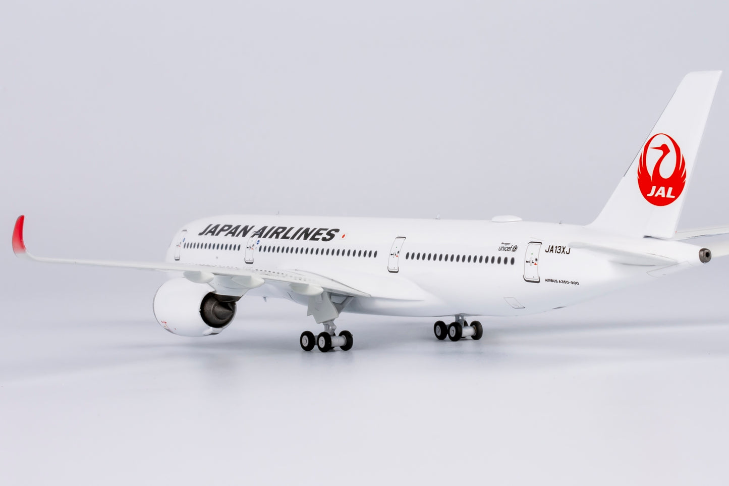Japan Airlines "JA516" Airbus A350-900XWB Highly Detailed Diecast Aircraft Model in 1/400 Scale