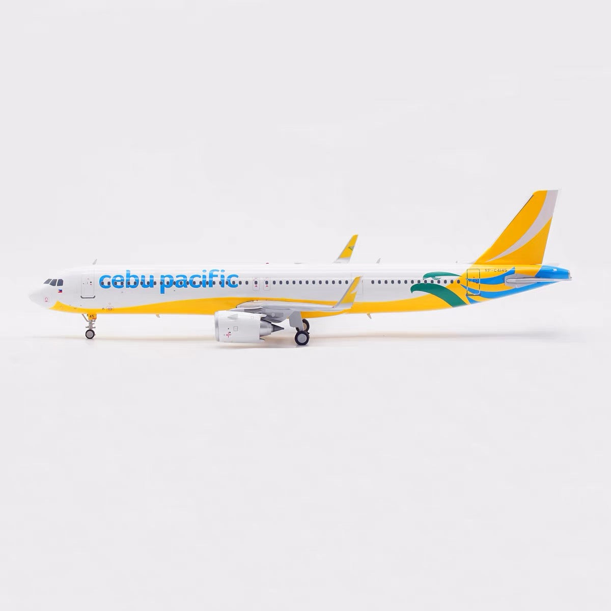 [PRE-ORDER] Cebu Pacific Airbus A321-271NEO Highly Detailed Diecast Aircraft Model in 1/200 Scale