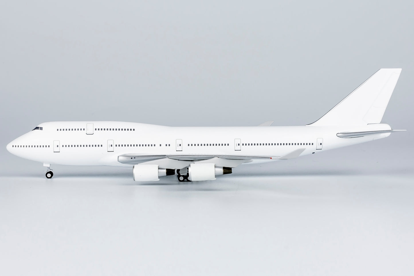 Boeing 747-400 "Blank / All White Livery" Highly Detailed 1/400 Diecast Aircraft Model