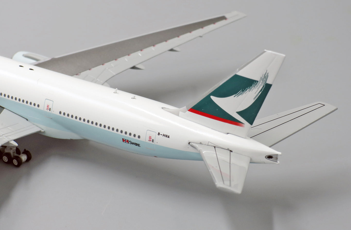 Cathay Pacific Airways Boeing 777-200 Highly Detailed Diecast Aircraft Model in 1/400 Scale
