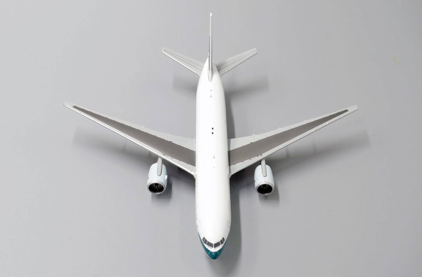 Cathay Pacific Airways Boeing 777-200 Highly Detailed Diecast Aircraft Model in 1/400 Scale