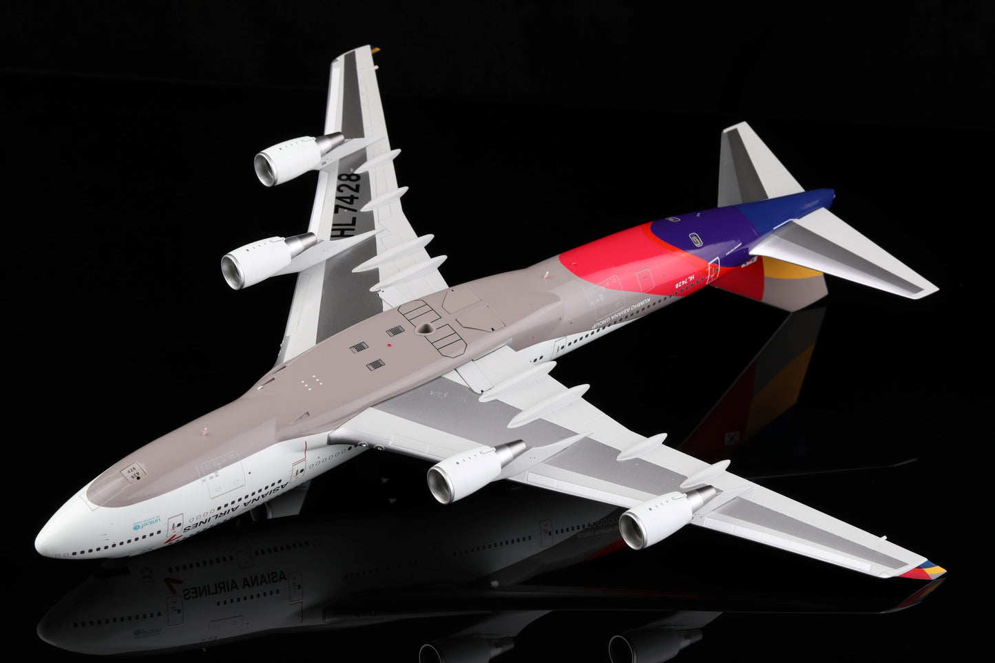 Asiana Airlines "Last Passenger 747" Boeing 747-400 Highly Detailed 1/200 Diecast Aircraft Model