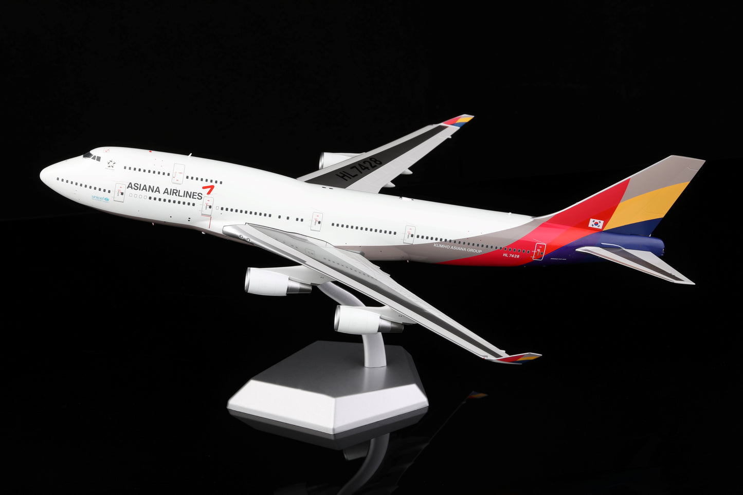 Asiana Airlines "Last Passenger 747" Boeing 747-400 Highly Detailed 1/200 Diecast Aircraft Model