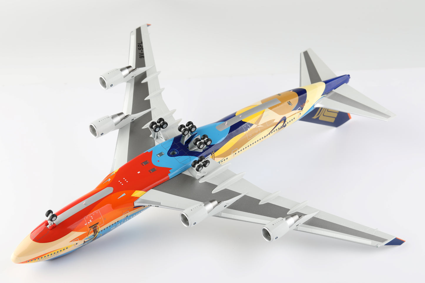 Singapore Airlines "Tropical Mega Top" Boeing 747-400 Highly Detailed 1/200 Diecast Aircraft Model