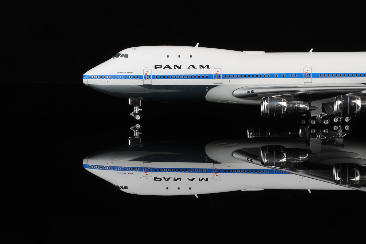 Pan American World Airways - Pan Am Boeing 747-100 "Jet Clipper America" Highly Detailed Diecast Aircraft Model in 1/400 Scale