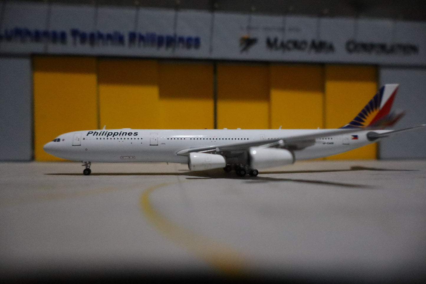 [Philippines Exclusive] Philippine Airlines Airbus A340-343X "Shepherd One" Diecast Aircraft Model in 1/400 Scale