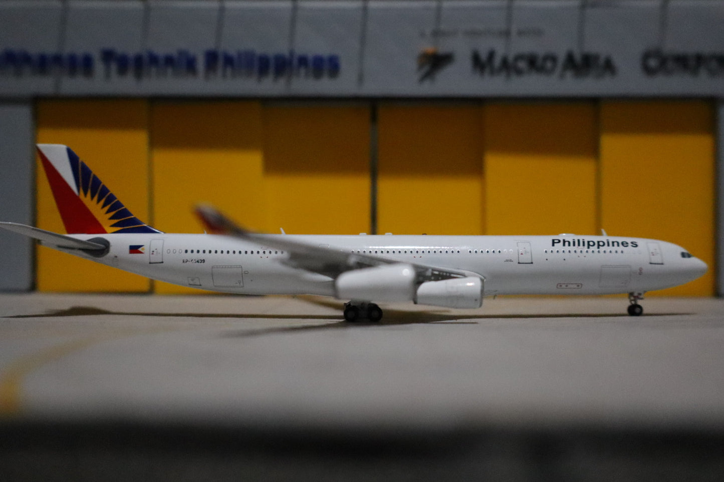 [Philippines Exclusive] Philippine Airlines Airbus A340-343X "Shepherd One" Diecast Aircraft Model in 1/400 Scale