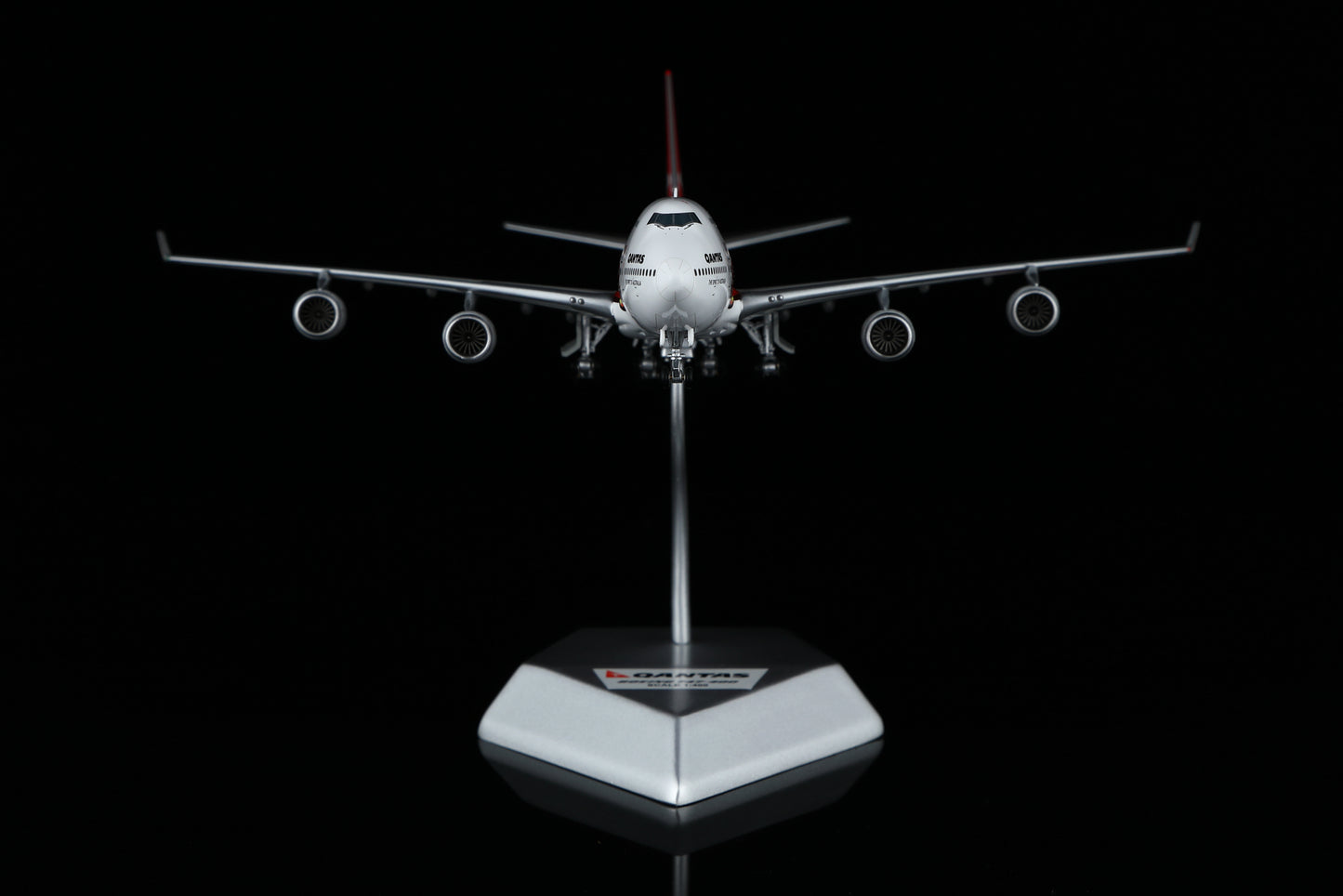 Qantas Airways Boeing 747-400 "F1 2000 Australian Grand Prix" Highly Detailed 1/400 Diecast Aircraft Model