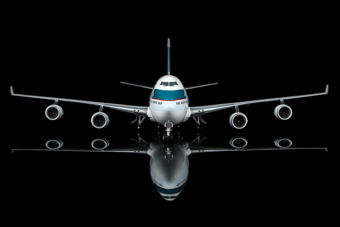 Cathay Pacific Airways Boeing 747-400 Highly Detailed 1/200 Diecast Aircraft Model