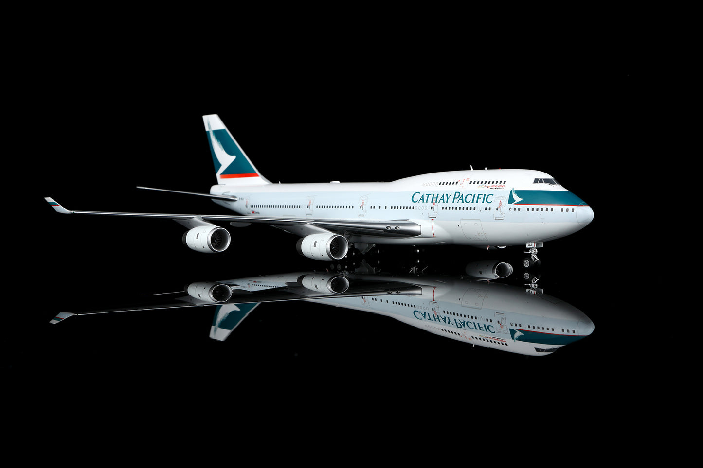 Cathay Pacific Airways Boeing 747-400 Highly Detailed 1/200 Diecast Aircraft Model