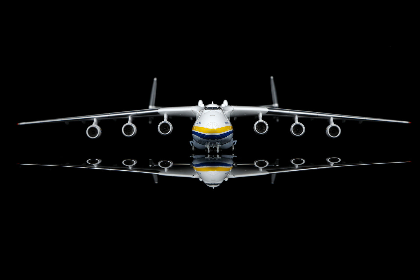 Antonov Airlines Antonov AN-225 "Mriya" Highly Detailed 1/400 Diecast Aircraft Model