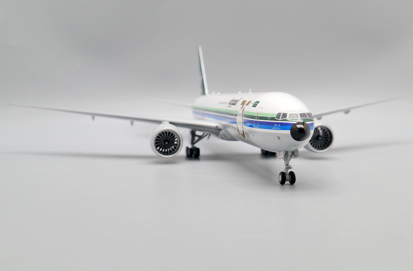 Saudi Arabian Airlines - SAUDIA "Retro" Boeing 777-300ER Diecast Aircraft Model in 1/200 Scale