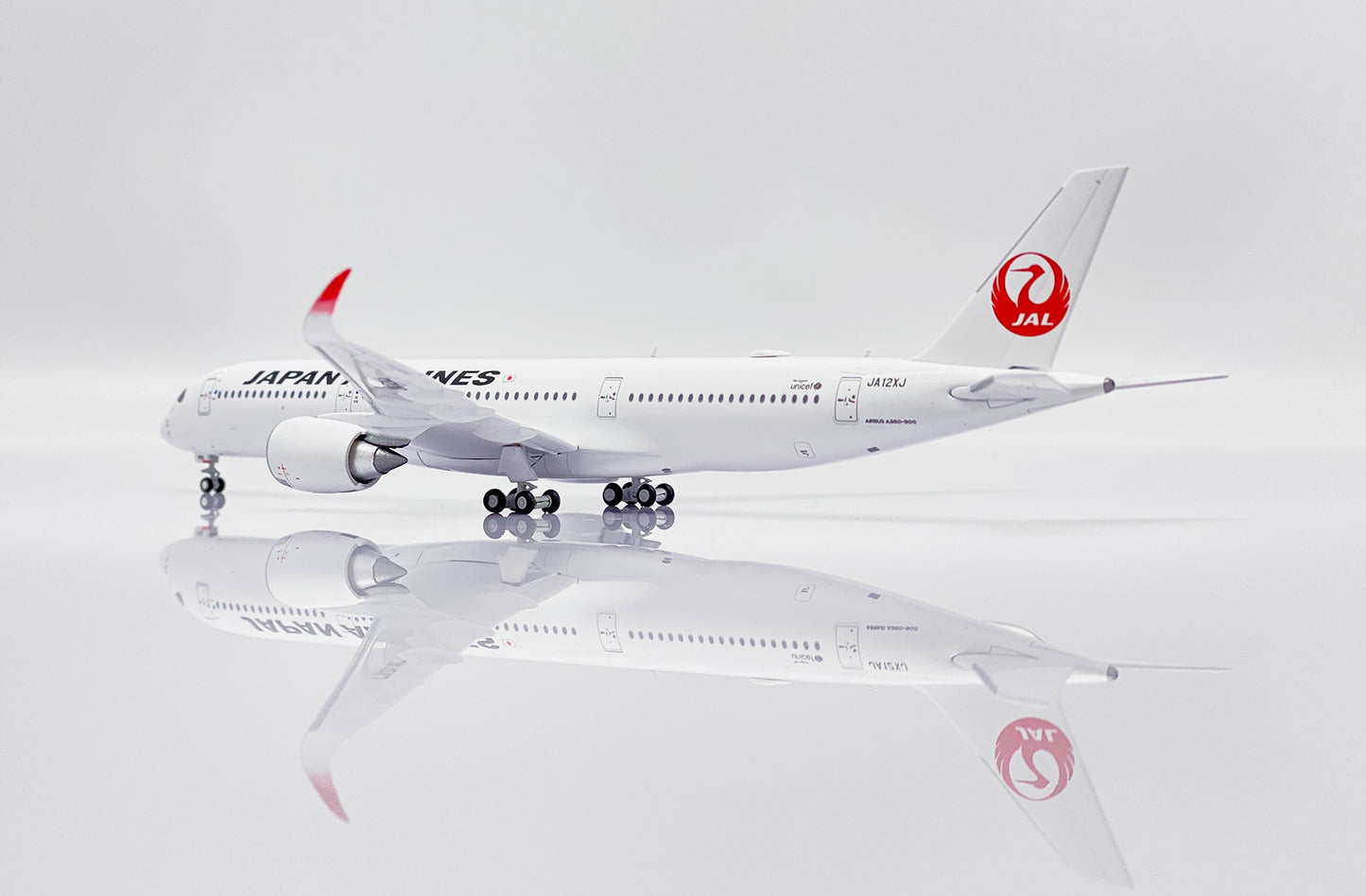 Japan Airlines Airbus A350-900XWB Highly Detailed 1/400 Diecast Aircraft Model