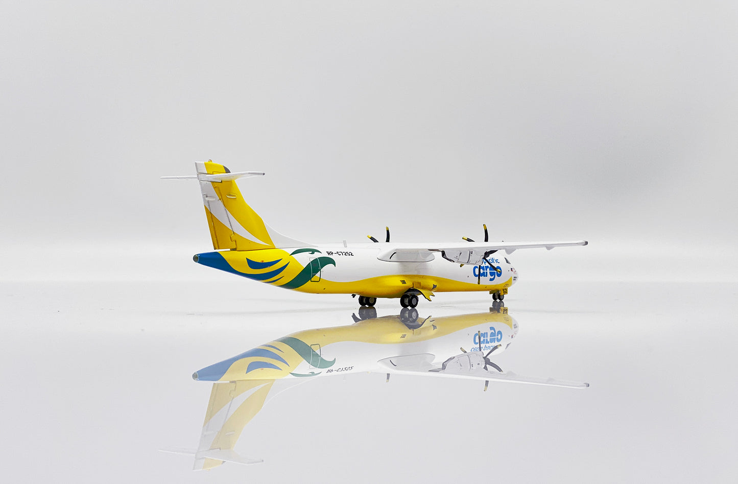 Cebu Pacific Cargo - CebGo ATR 72-500F Highly Detailed Diecast Aircraft Model in 1/200 Scale