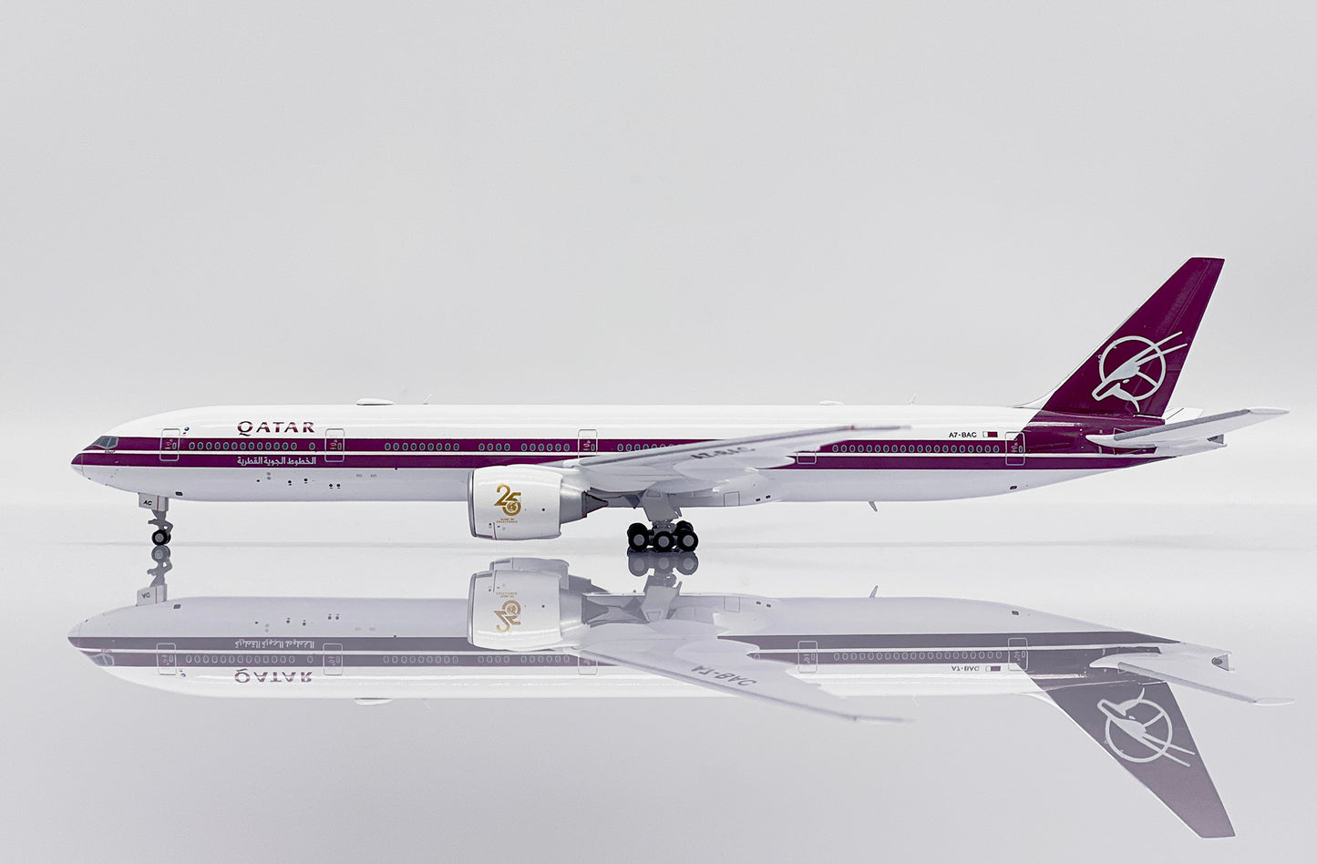 Qatar Airways (Retro) Boeing 777-300ER Highly Detailed 1/400 Diecast Aircraft Model