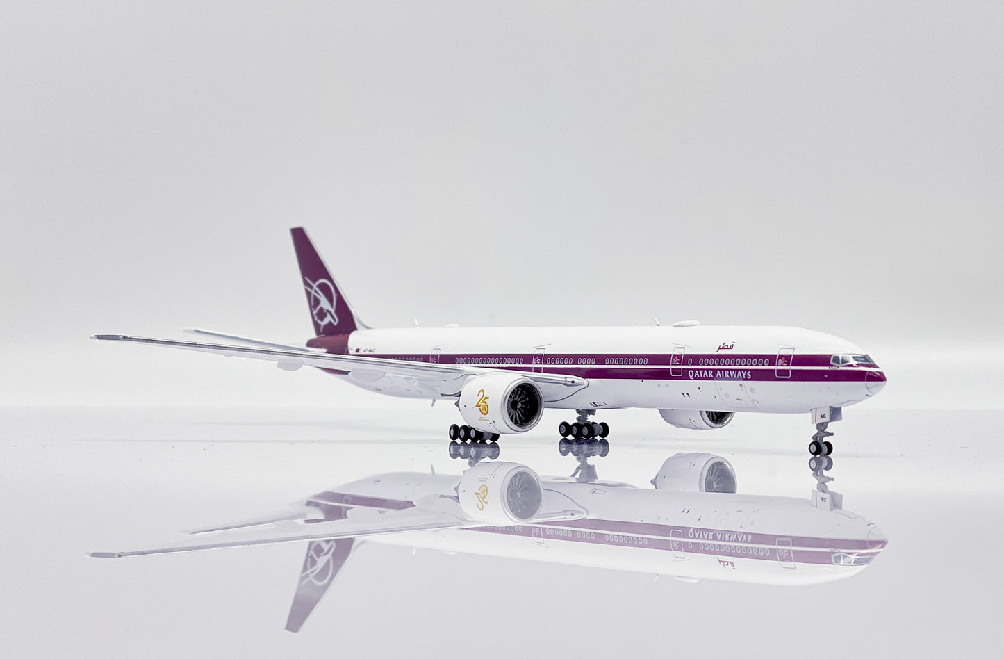 Qatar Airways (Retro) Boeing 777-300ER Highly Detailed 1/400 Diecast Aircraft Model