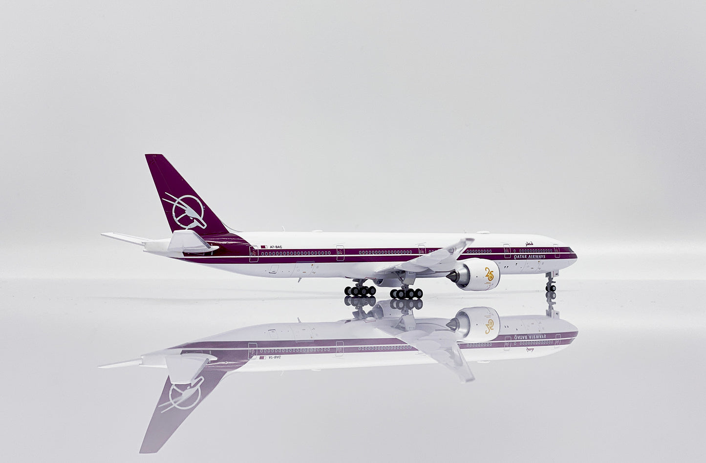 Qatar Airways (Retro) Boeing 777-300ER Highly Detailed 1/400 Diecast Aircraft Model