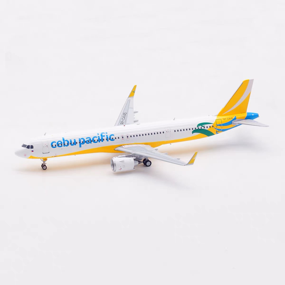 [PRE-ORDER] Cebu Pacific Airbus A321-271NEO Highly Detailed Diecast Aircraft Model in 1/200 Scale