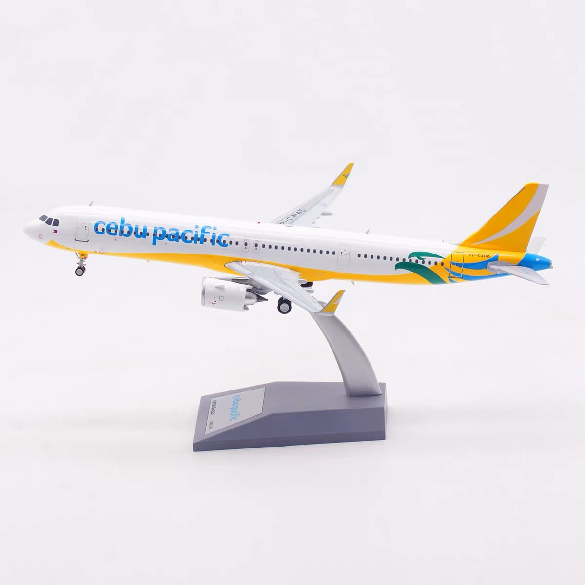 [PRE-ORDER] Cebu Pacific Airbus A321-271NEO Highly Detailed Diecast Aircraft Model in 1/200 Scale