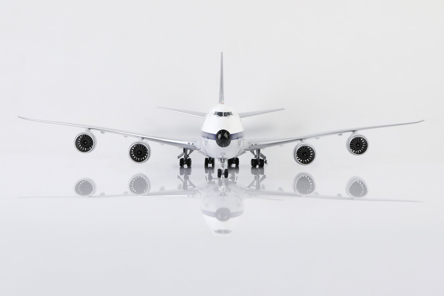 Lufthansa "Retro" Boeing 747-8 Intercontinental Highly Detailed 1/200 Diecast Aircraft Model