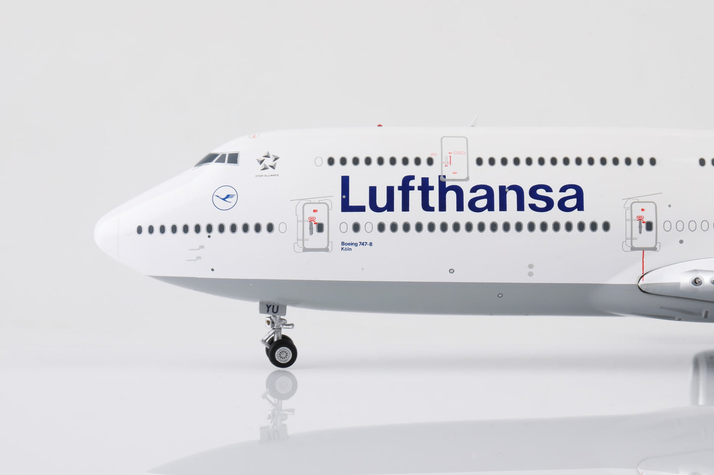 Lufthansa "Classic Livery" Boeing 747-8 Intercontinental Highly Detailed 1/200 Diecast Aircraft Model