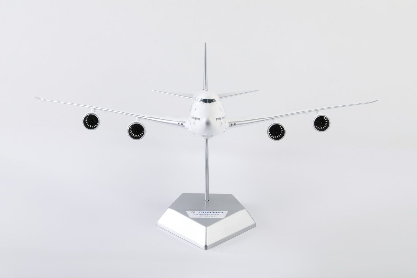 Lufthansa Boeing 747-8 Intercontinental Highly Detailed 1/200 Diecast Aircraft Model