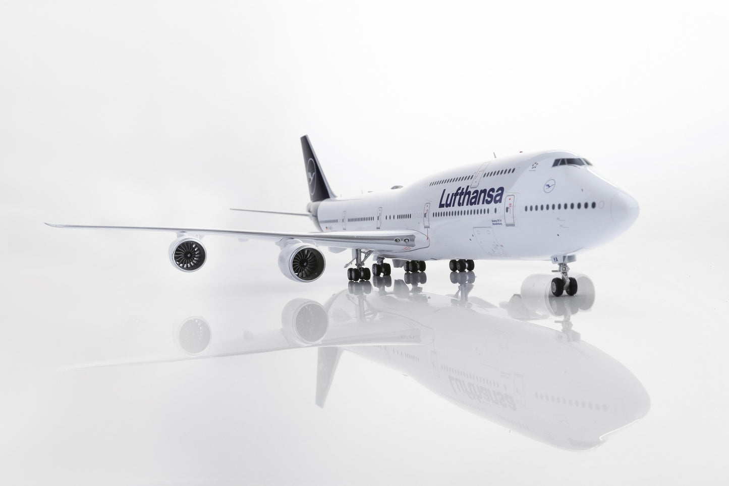 Lufthansa Boeing 747-8 Intercontinental Highly Detailed 1/200 Diecast Aircraft Model