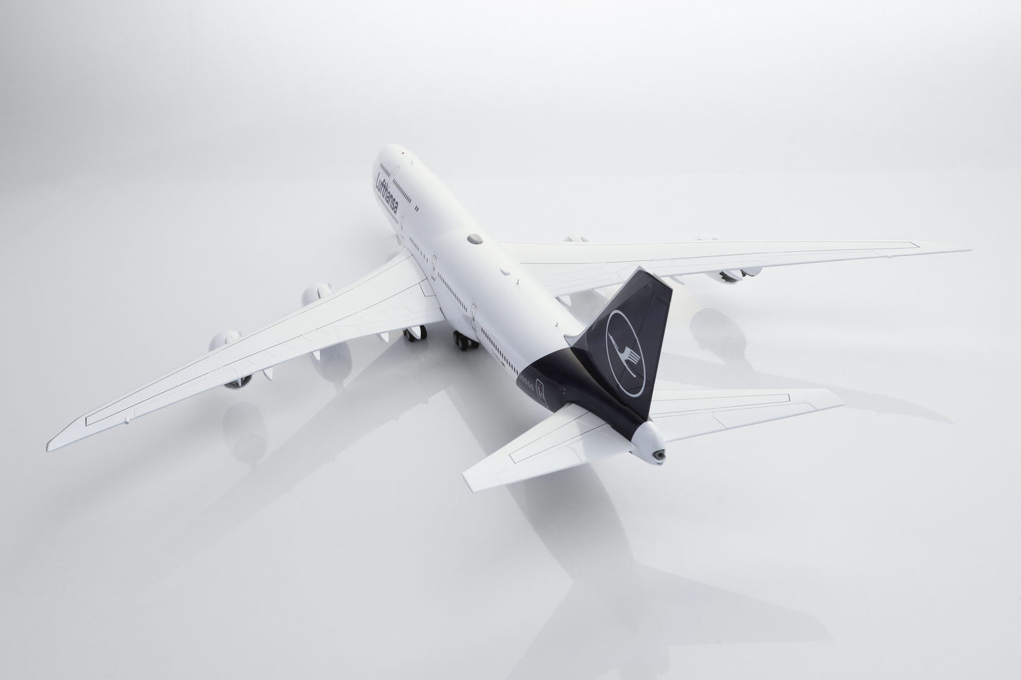Lufthansa Boeing 747-8 Intercontinental Highly Detailed 1/200 Diecast Aircraft Model