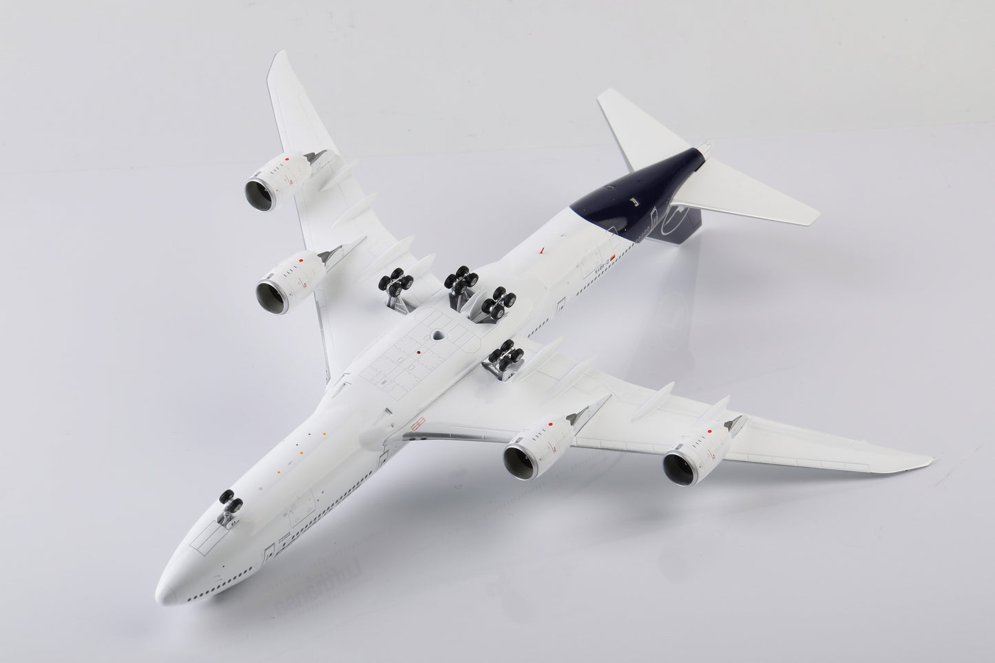 Lufthansa Boeing 747-8 Intercontinental Highly Detailed 1/200 Diecast Aircraft Model